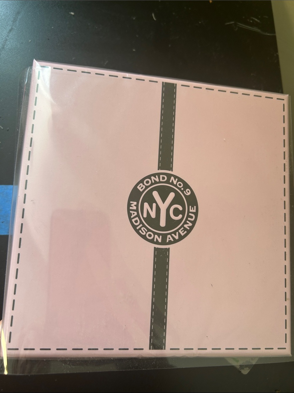 Bond No.9 New York Madison Avenue Pink and Black Box